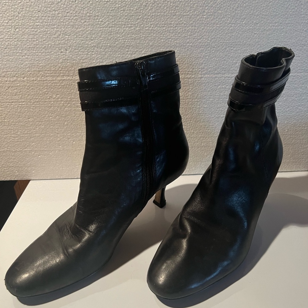 Tahari -Megan leather short boots